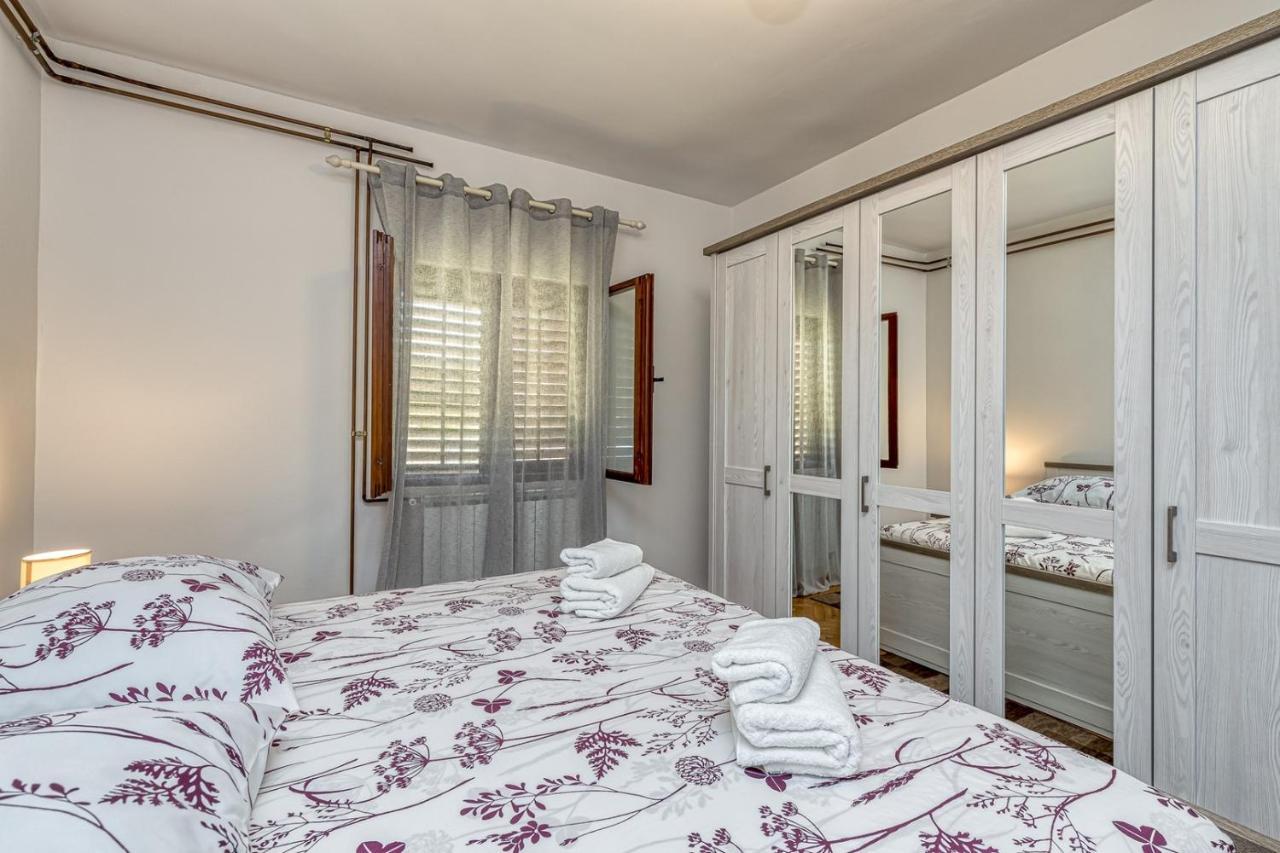 Emanuela With Private Pool Apartment Loborika Екстериор снимка
