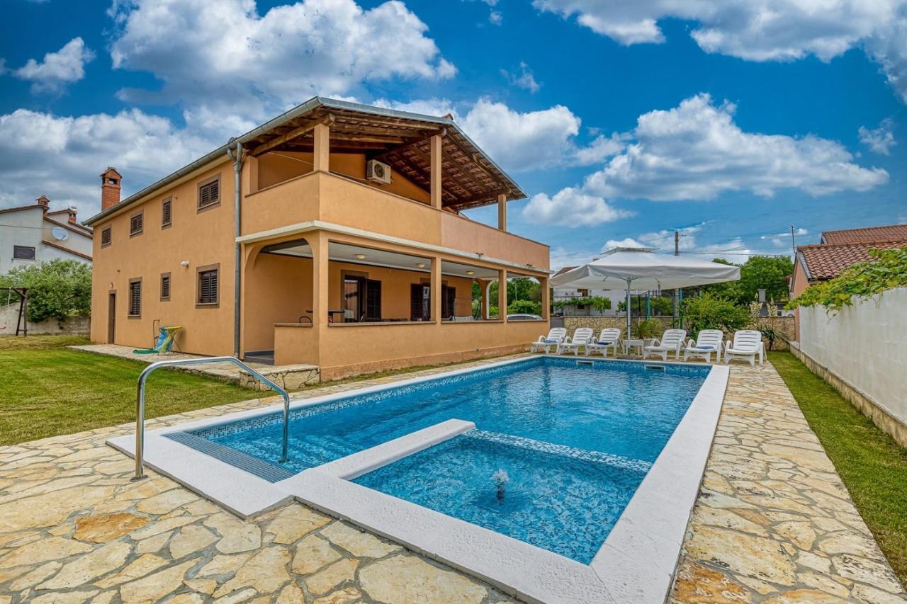 Emanuela With Private Pool Apartment Loborika Екстериор снимка