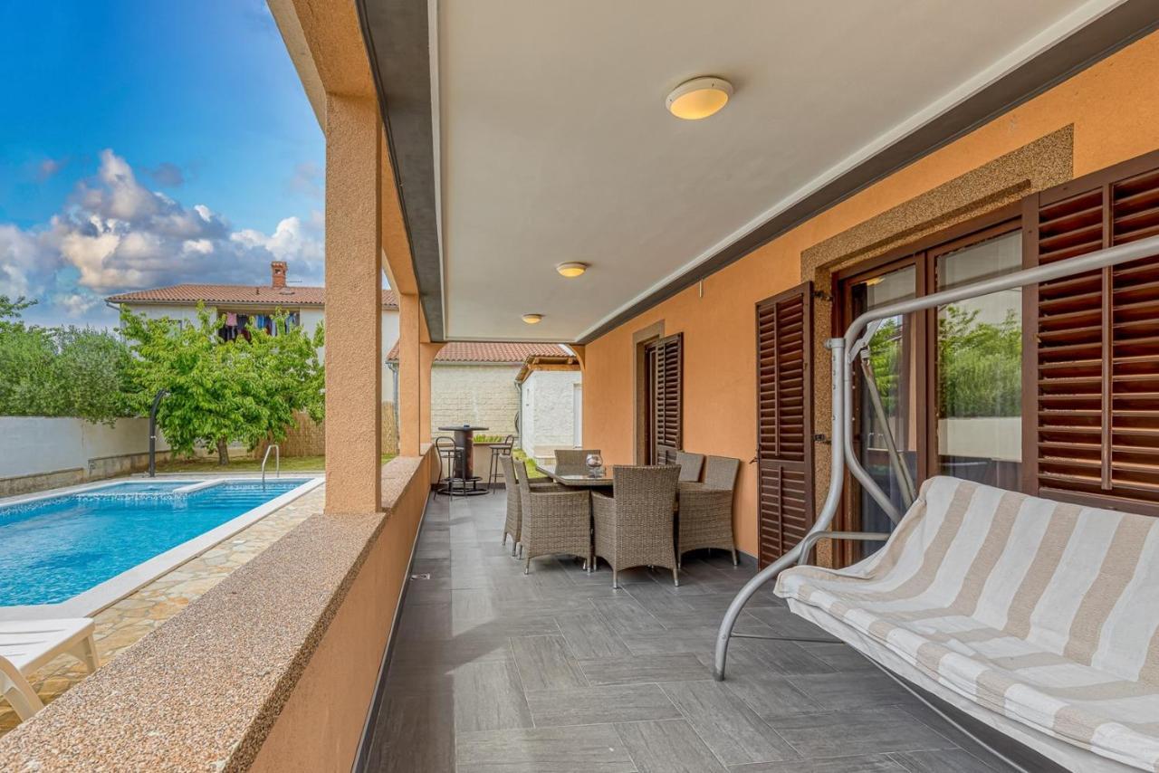 Emanuela With Private Pool Apartment Loborika Екстериор снимка