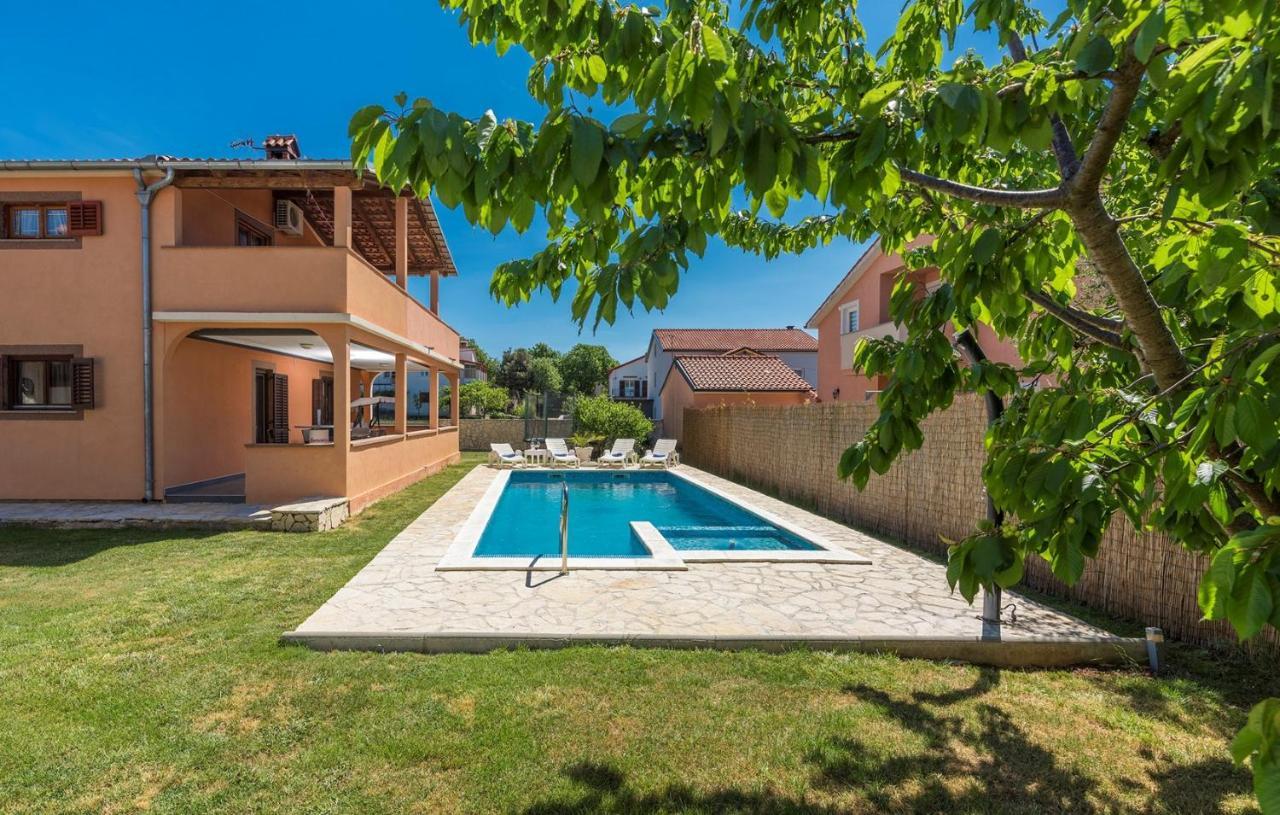 Emanuela With Private Pool Apartment Loborika Екстериор снимка