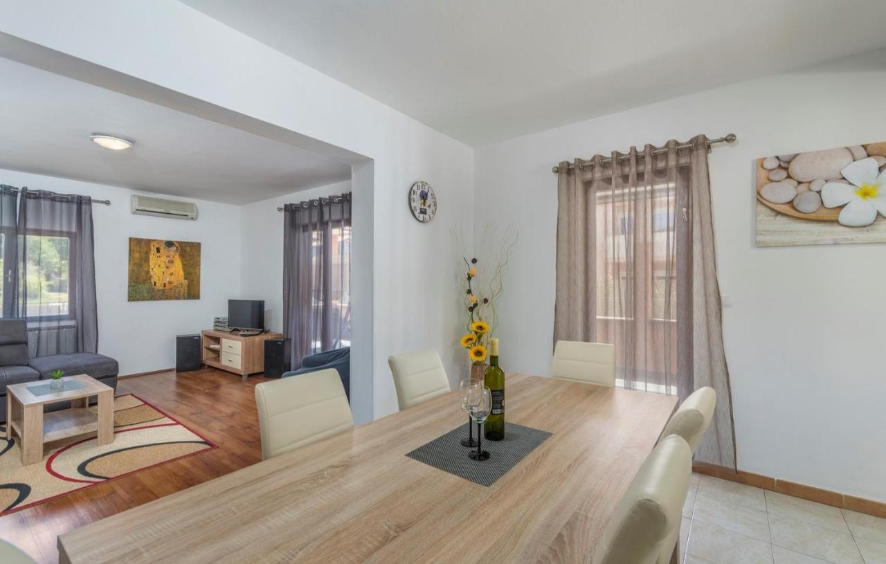 Emanuela With Private Pool Apartment Loborika Екстериор снимка