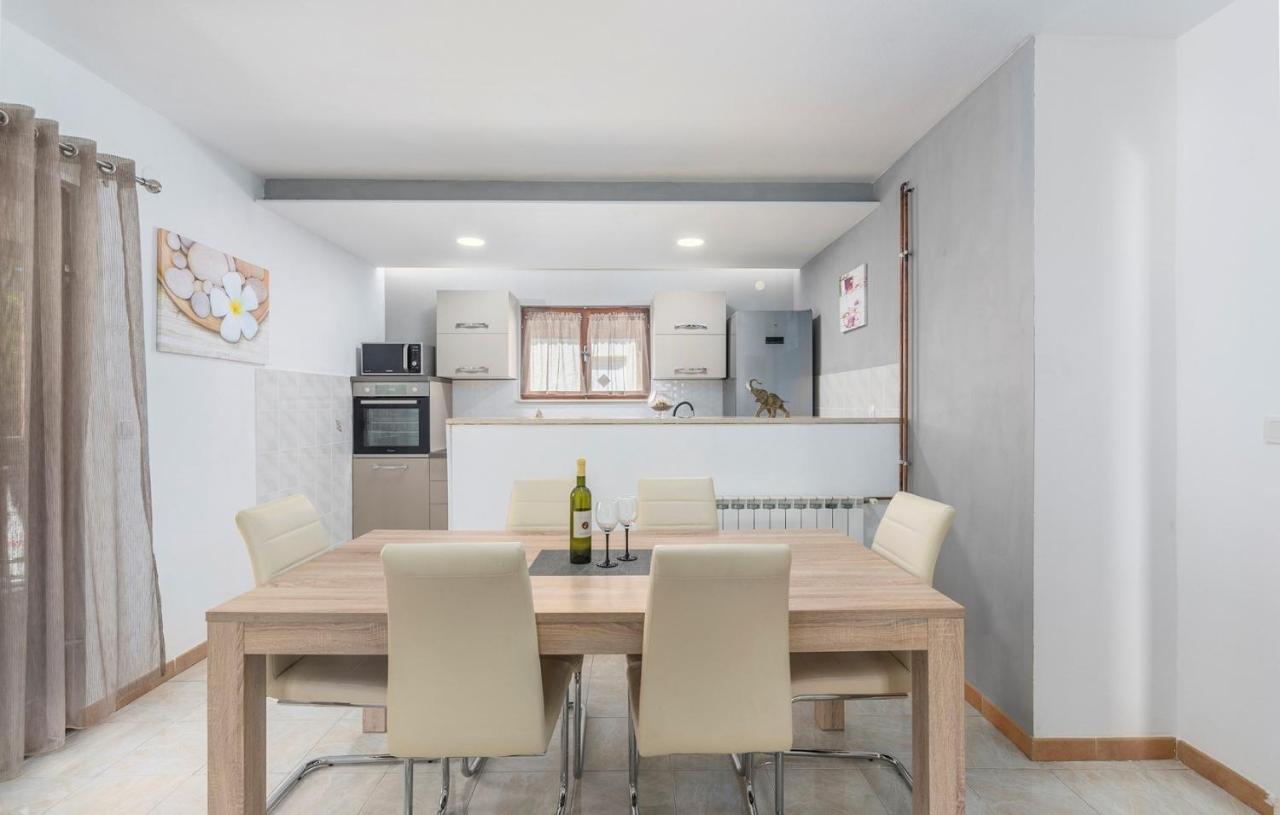 Emanuela With Private Pool Apartment Loborika Екстериор снимка